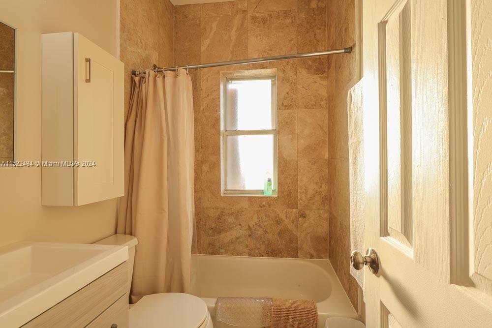 1753 SW 13th St 4, Miami, Florida 33145, 2 Bedrooms Bedrooms, ,1 BathroomBathrooms,Residentiallease,For Rent,1753 SW 13th St 4,A11522494