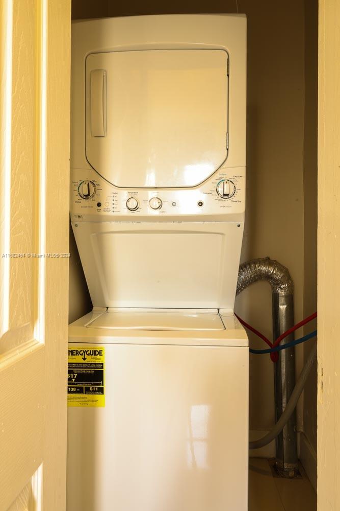 1753 SW 13th St 4, Miami, Florida 33145, 2 Bedrooms Bedrooms, ,1 BathroomBathrooms,Residentiallease,For Rent,1753 SW 13th St 4,A11522494