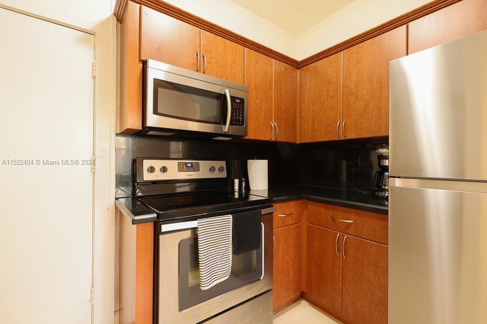 1753 SW 13th St 4, Miami, Florida 33145, 2 Bedrooms Bedrooms, ,1 BathroomBathrooms,Residentiallease,For Rent,1753 SW 13th St 4,A11522494