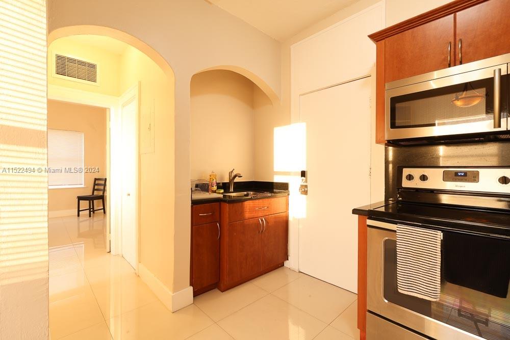 1753 SW 13th St 4, Miami, Florida 33145, 2 Bedrooms Bedrooms, ,1 BathroomBathrooms,Residentiallease,For Rent,1753 SW 13th St 4,A11522494