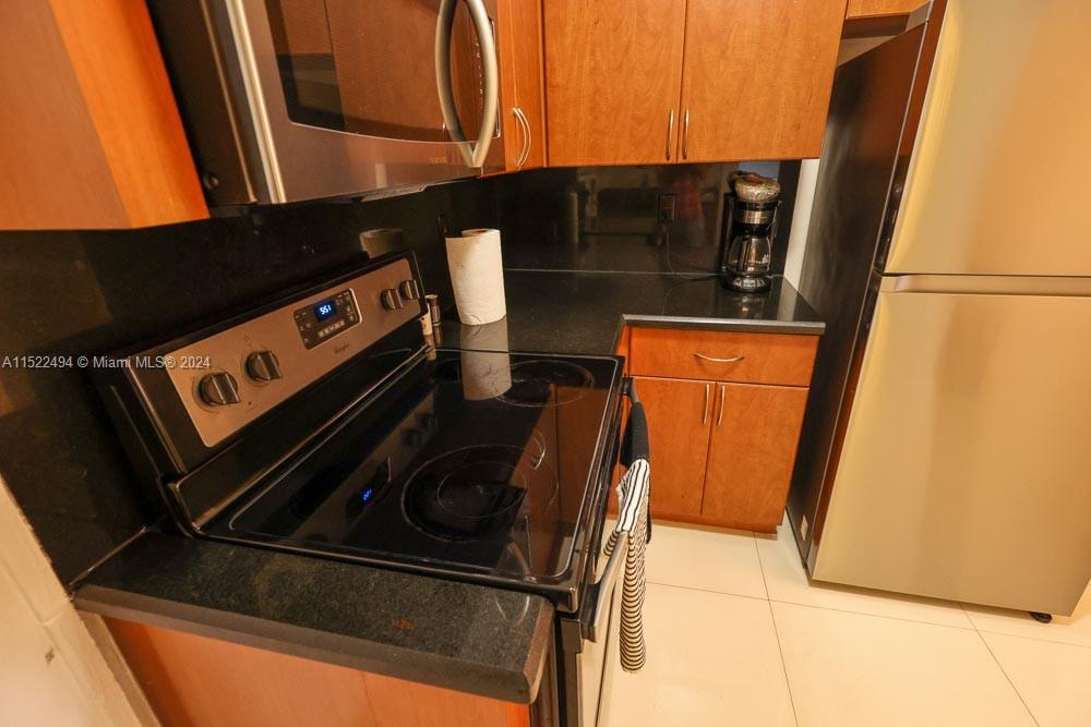 1753 SW 13th St 4, Miami, Florida 33145, 2 Bedrooms Bedrooms, ,1 BathroomBathrooms,Residentiallease,For Rent,1753 SW 13th St 4,A11522494