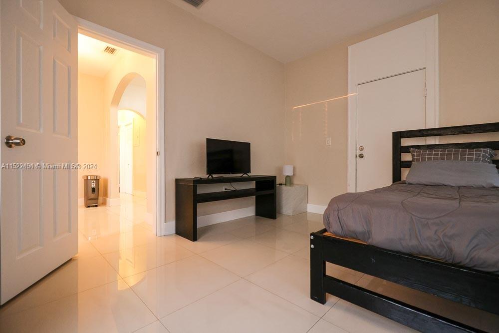 1753 SW 13th St 4, Miami, Florida 33145, 2 Bedrooms Bedrooms, ,1 BathroomBathrooms,Residentiallease,For Rent,1753 SW 13th St 4,A11522494