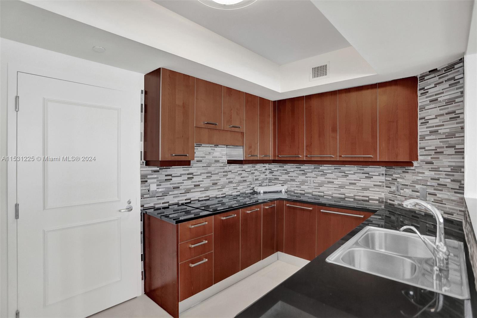 3101 S Ocean Dr 2005 (available May 19), Hollywood, Florida 33019, 2 Bedrooms Bedrooms, ,3 BathroomsBathrooms,Residentiallease,For Rent,3101 S Ocean Dr 2005 (available May 19),A11531225