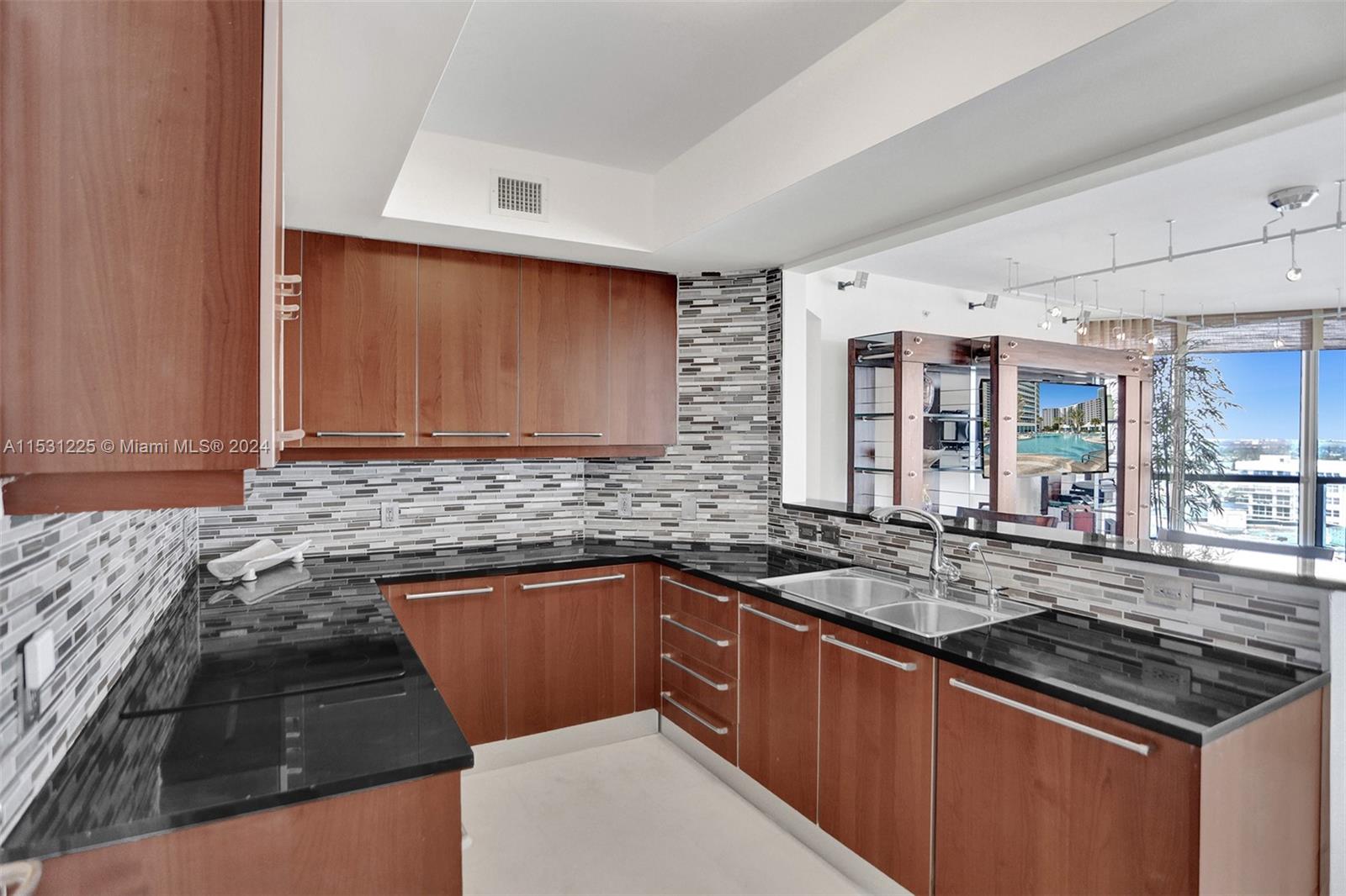 3101 S Ocean Dr 2005 (available May 19), Hollywood, Florida 33019, 2 Bedrooms Bedrooms, ,3 BathroomsBathrooms,Residentiallease,For Rent,3101 S Ocean Dr 2005 (available May 19),A11531225