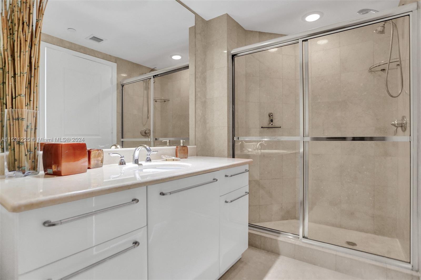 3101 S Ocean Dr 2005 (available May 19), Hollywood, Florida 33019, 2 Bedrooms Bedrooms, ,3 BathroomsBathrooms,Residentiallease,For Rent,3101 S Ocean Dr 2005 (available May 19),A11531225