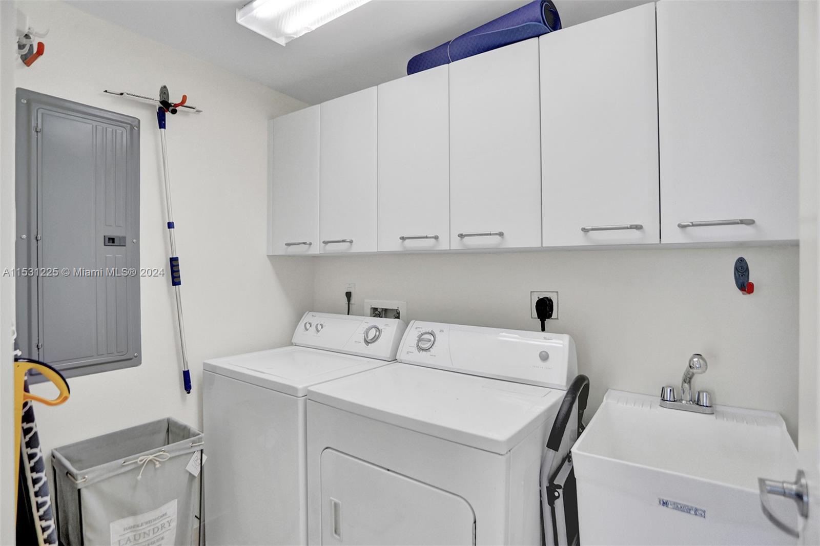 3101 S Ocean Dr 2005 (available May 19), Hollywood, Florida 33019, 2 Bedrooms Bedrooms, ,3 BathroomsBathrooms,Residentiallease,For Rent,3101 S Ocean Dr 2005 (available May 19),A11531225