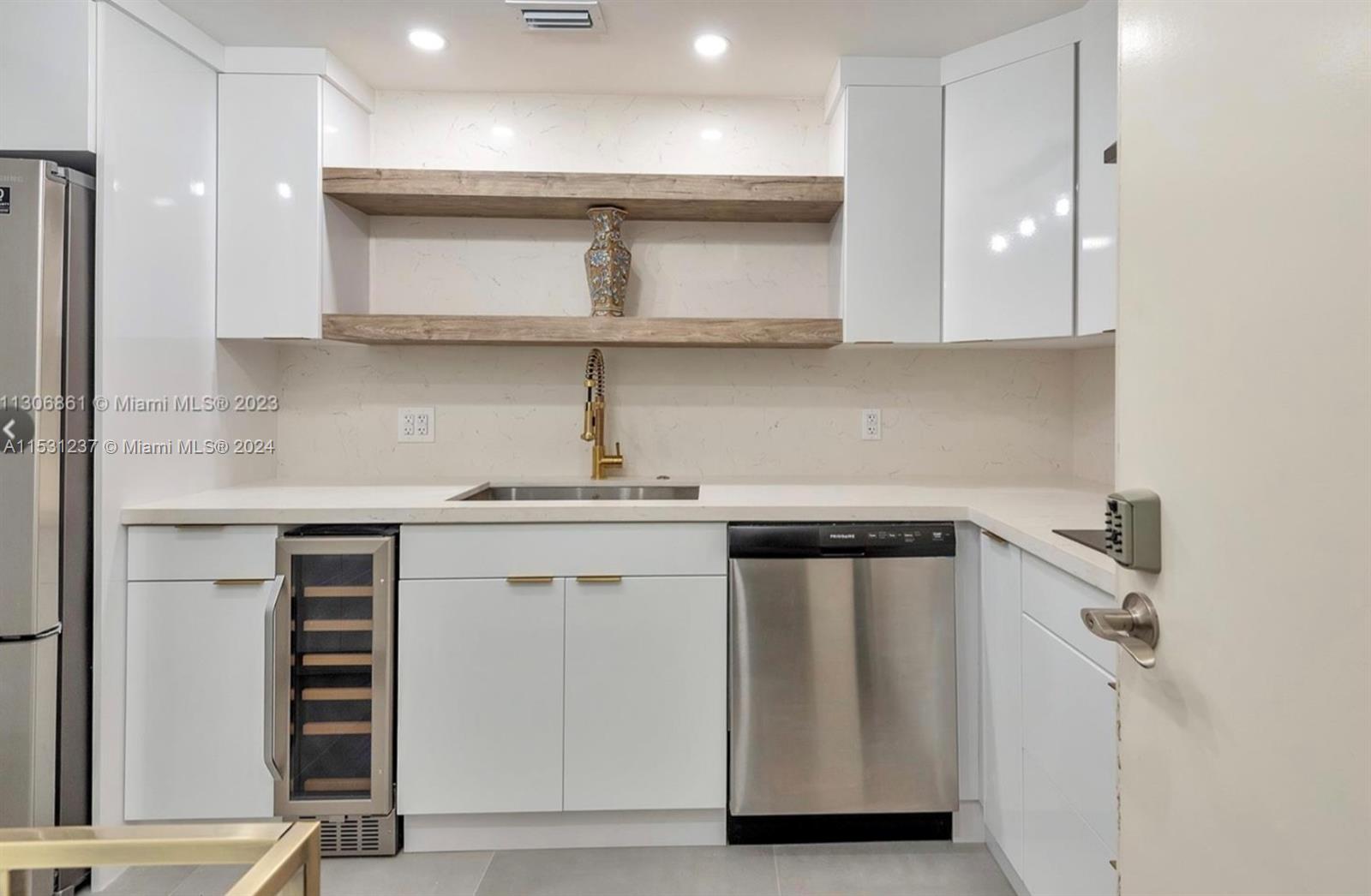 4001 S Ocean Dr 9F, Hollywood, Florida 33019, 2 Bedrooms Bedrooms, ,2 BathroomsBathrooms,Residential,For Sale,4001 S Ocean Dr 9F,A11531237