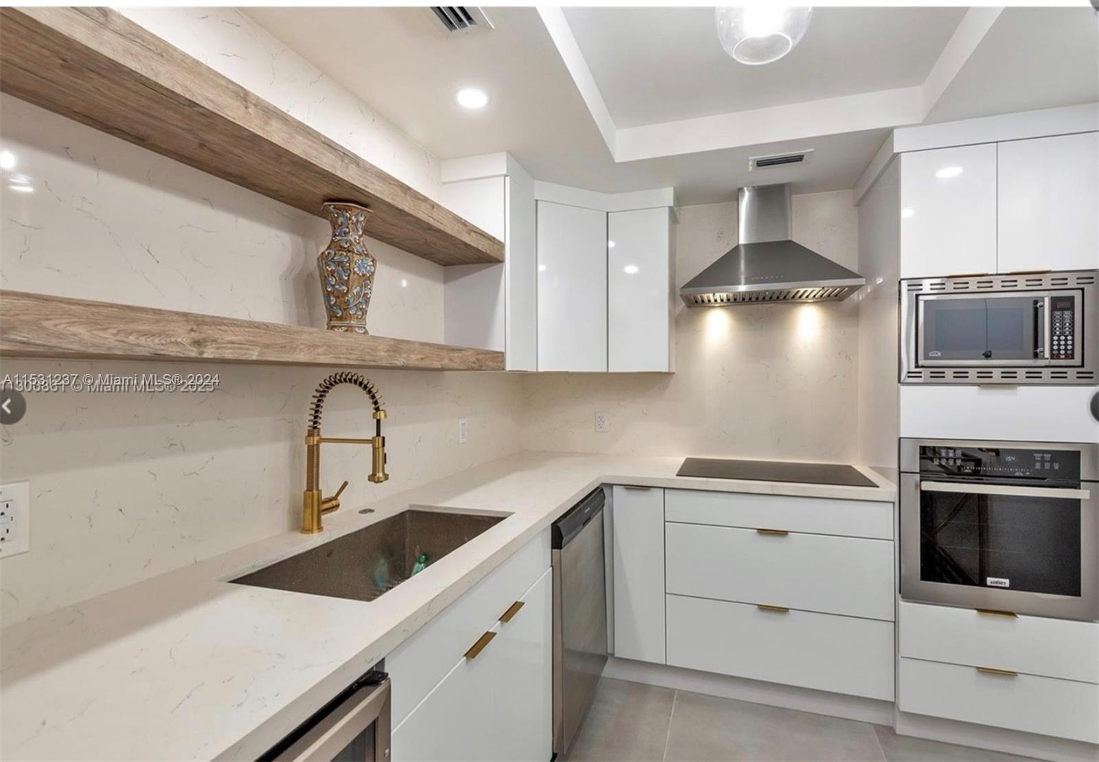 4001 S Ocean Dr 9F, Hollywood, Florida 33019, 2 Bedrooms Bedrooms, ,2 BathroomsBathrooms,Residential,For Sale,4001 S Ocean Dr 9F,A11531237