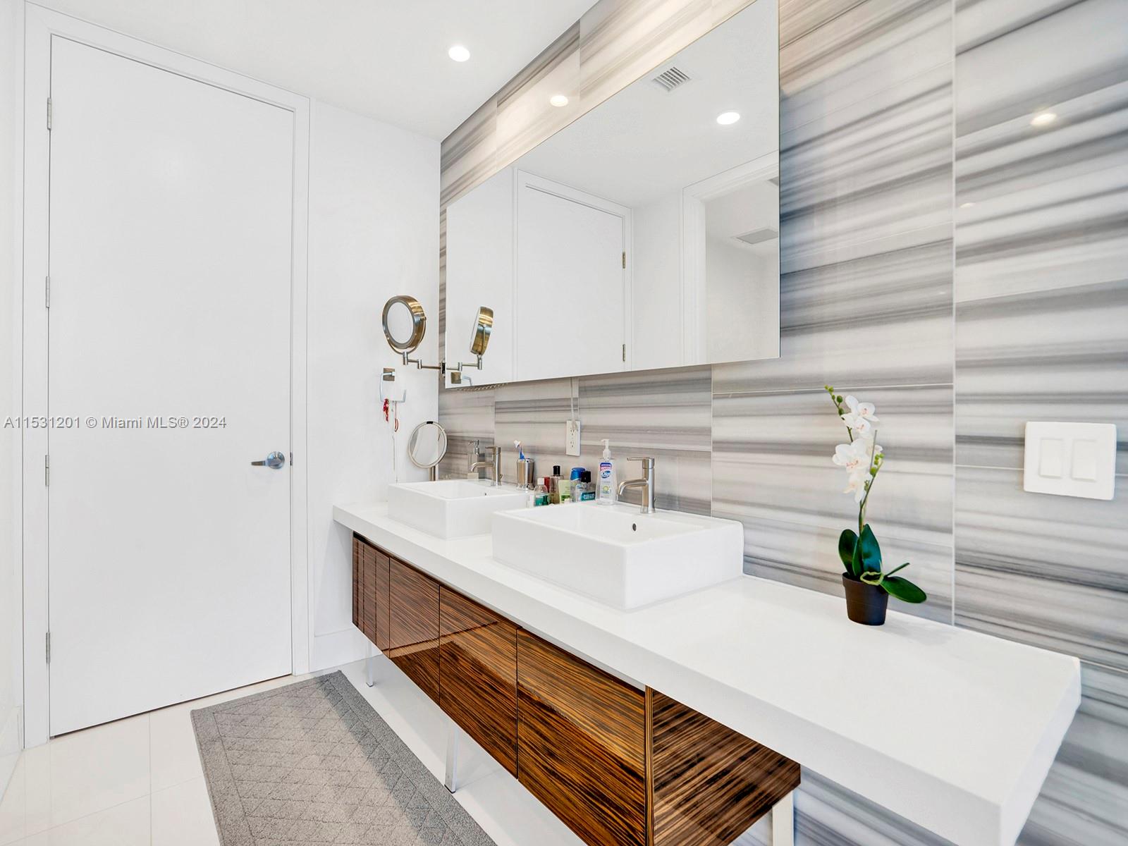 1100 Biscayne Blvd 4001, Miami, Florida 33132, 3 Bedrooms Bedrooms, ,2 BathroomsBathrooms,Residentiallease,For Rent,1100 Biscayne Blvd 4001,A11531201