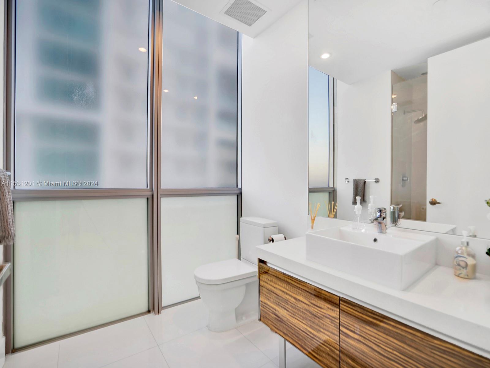 1100 Biscayne Blvd 4001, Miami, Florida 33132, 3 Bedrooms Bedrooms, ,2 BathroomsBathrooms,Residentiallease,For Rent,1100 Biscayne Blvd 4001,A11531201