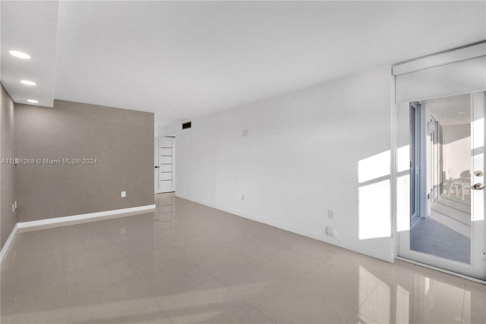 2751 S Ocean Dr N7PH, Hollywood, Florida 33019, 2 Bedrooms Bedrooms, ,2 BathroomsBathrooms,Residential,For Sale,2751 S Ocean Dr N7PH,A11531268