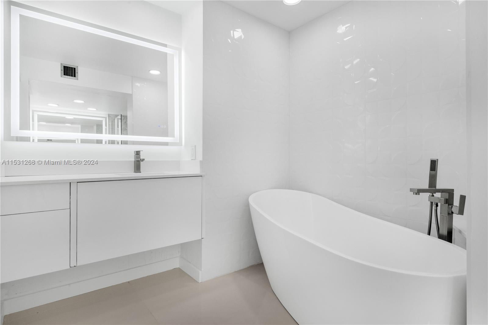 2751 S Ocean Dr N7PH, Hollywood, Florida 33019, 2 Bedrooms Bedrooms, ,2 BathroomsBathrooms,Residential,For Sale,2751 S Ocean Dr N7PH,A11531268