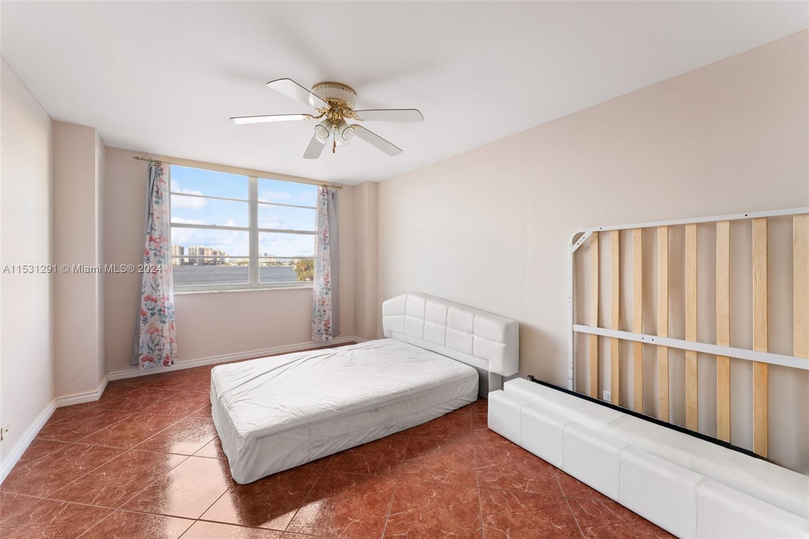 251 174th St 319, Sunny Isles Beach, Florida 33160, 2 Bedrooms Bedrooms, ,2 BathroomsBathrooms,Residentiallease,For Rent,251 174th St 319,A11531291