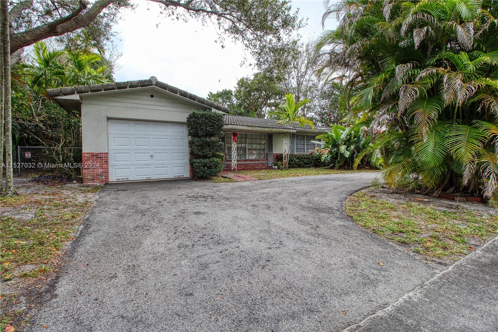 5420  Pierce St  For Sale A11527032, FL