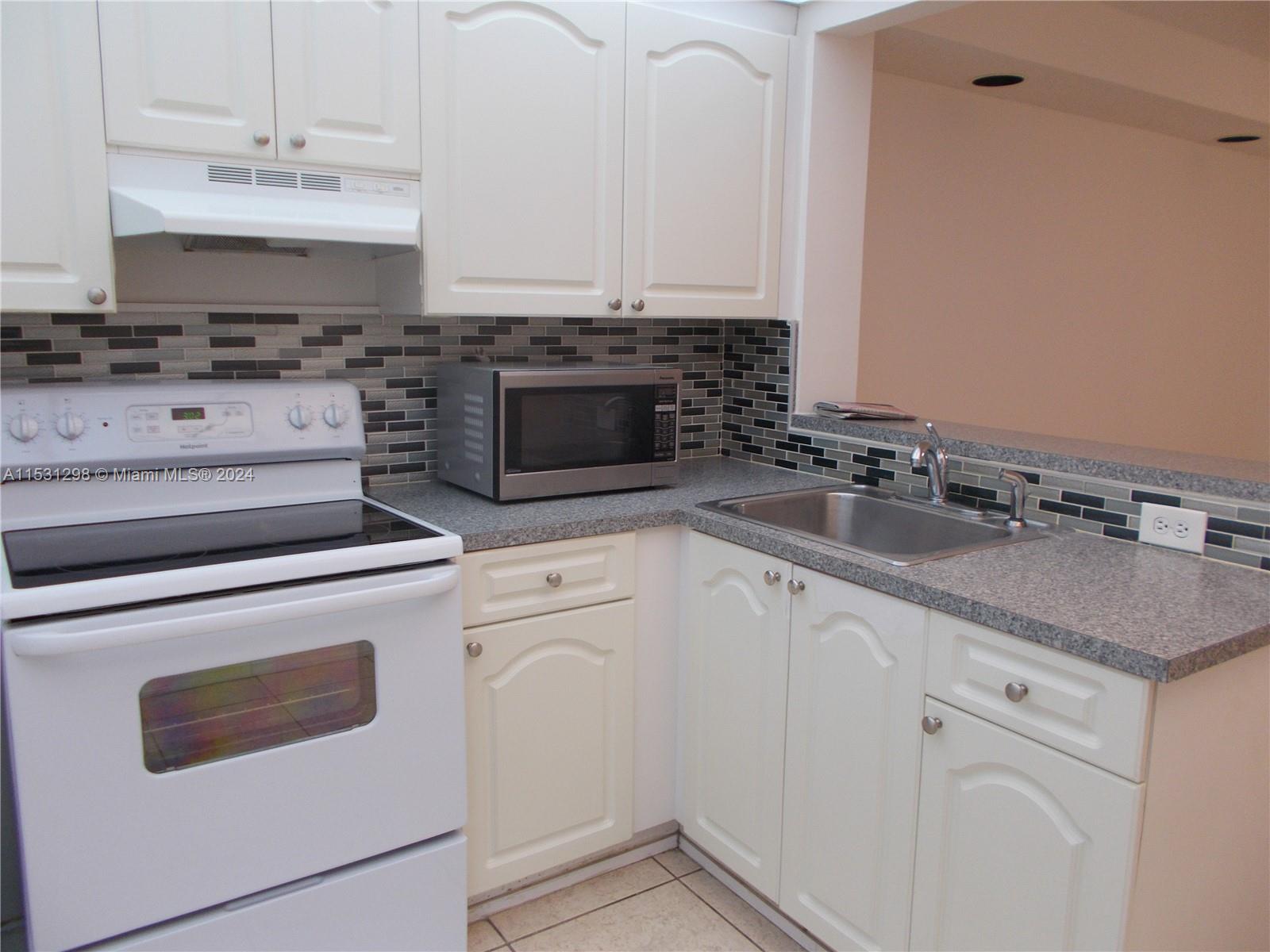 1351 SW 125th Ave 404S, Pembroke Pines, Florida 33027, 1 Bedroom Bedrooms, ,1 BathroomBathrooms,Residential,For Sale,1351 SW 125th Ave 404S,A11531298