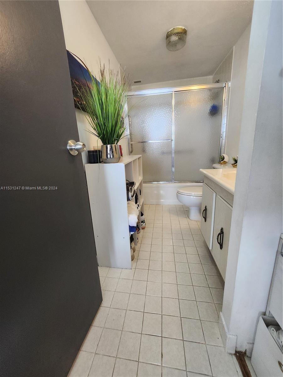 600 Three Islands Blvd 1401, Hallandale Beach, Florida 33009, 1 Bedroom Bedrooms, ,1 BathroomBathrooms,Residential,For Sale,600 Three Islands Blvd 1401,A11531247