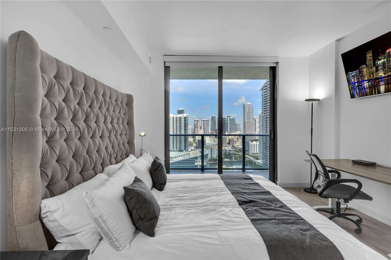 45 SW 9th St 2801, Miami, Florida 33130, 2 Bedrooms Bedrooms, ,2 BathroomsBathrooms,Residentiallease,For Rent,45 SW 9th St 2801,A11531306