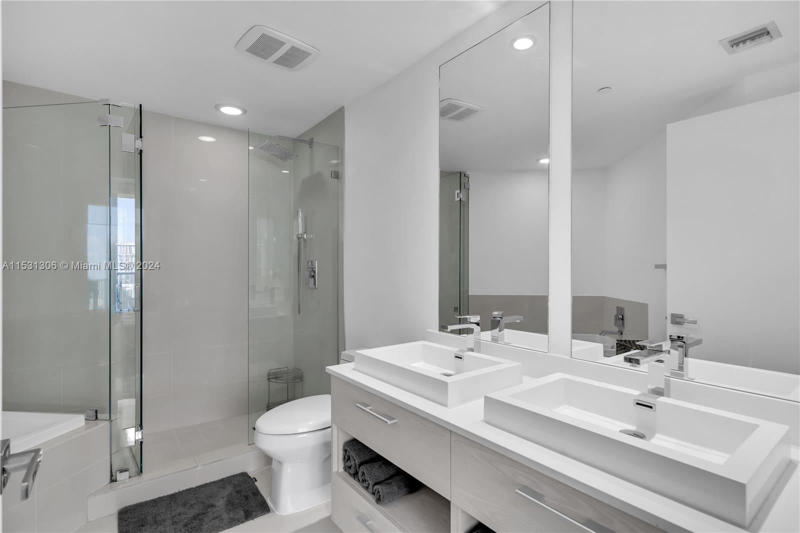 45 SW 9th St 2801, Miami, Florida 33130, 2 Bedrooms Bedrooms, ,2 BathroomsBathrooms,Residentiallease,For Rent,45 SW 9th St 2801,A11531306