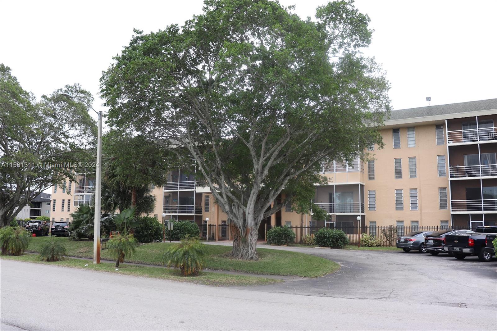 4848 NW 24th Ct 203, Lauderdale Lakes, Florida 33313, 2 Bedrooms Bedrooms, ,2 BathroomsBathrooms,Residential,For Sale,4848 NW 24th Ct 203,A11531311