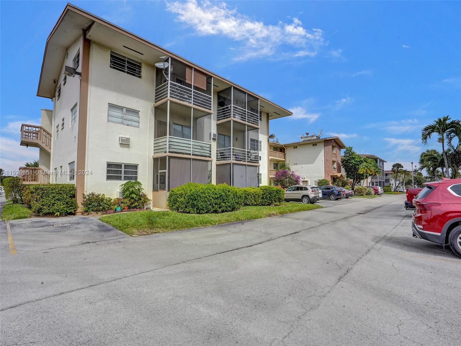 16801 NE 13th Ave 305, Miami, Florida 33162, 1 Bedroom Bedrooms, ,1 BathroomBathrooms,Residential,For Sale,16801 NE 13th Ave 305,A11528851