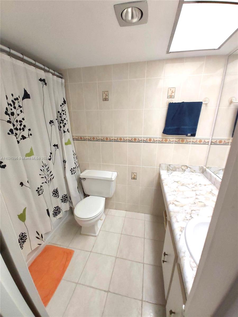 301 174th St, Sunny Isles Beach, FL, 33160 United States, 1 Bedroom Bedrooms, ,1 BathroomBathrooms,Residential,For Sale,174th St,A11531296