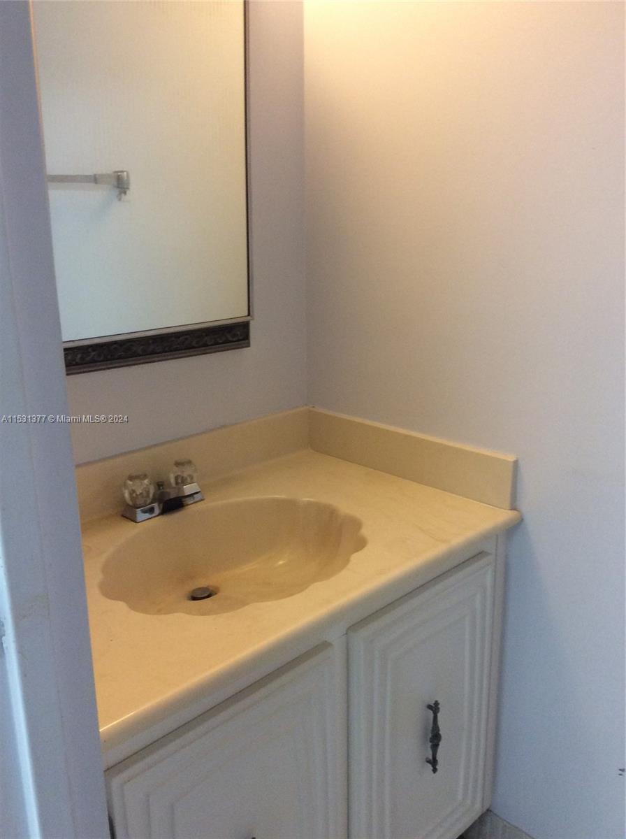 1000 Parkview Dr 626, Hallandale Beach, Florida 33009, 1 Bedroom Bedrooms, ,1 BathroomBathrooms,Residential,For Sale,1000 Parkview Dr 626,A11531377