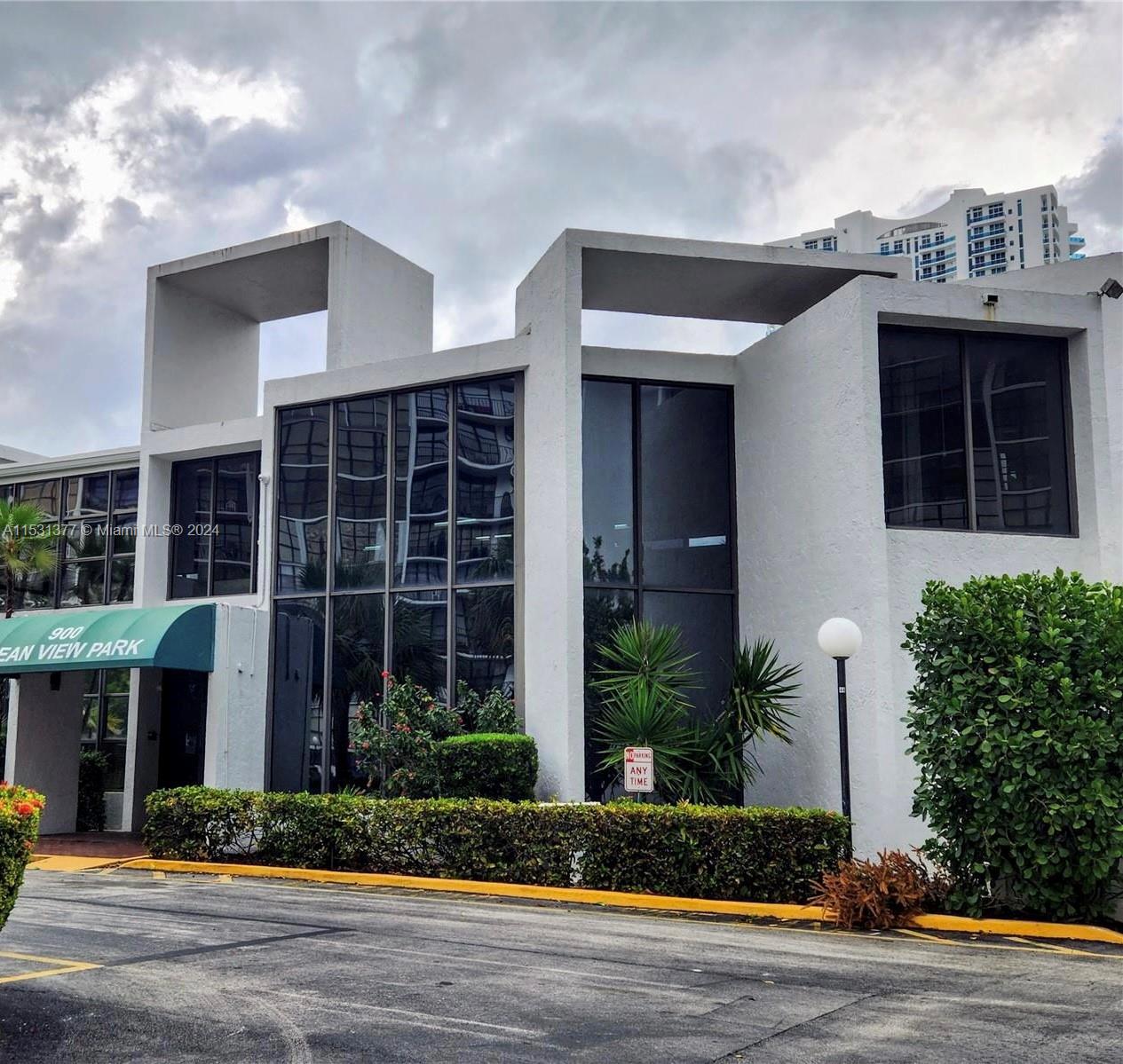 1000 Parkview Dr 626, Hallandale Beach, Florida 33009, 1 Bedroom Bedrooms, ,1 BathroomBathrooms,Residential,For Sale,1000 Parkview Dr 626,A11531377