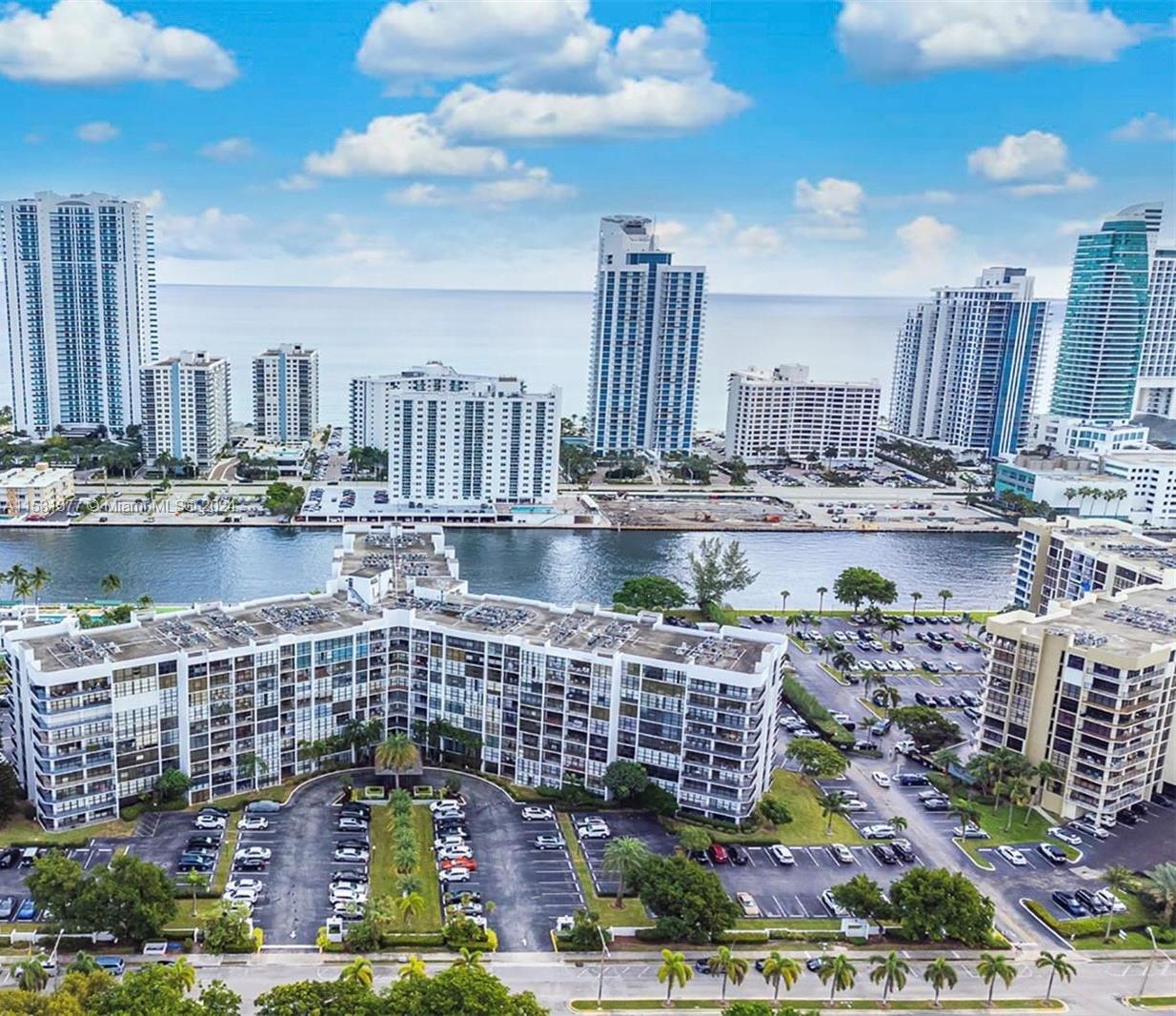 1000 Parkview Dr 626, Hallandale Beach, Florida 33009, 1 Bedroom Bedrooms, ,1 BathroomBathrooms,Residential,For Sale,1000 Parkview Dr 626,A11531377