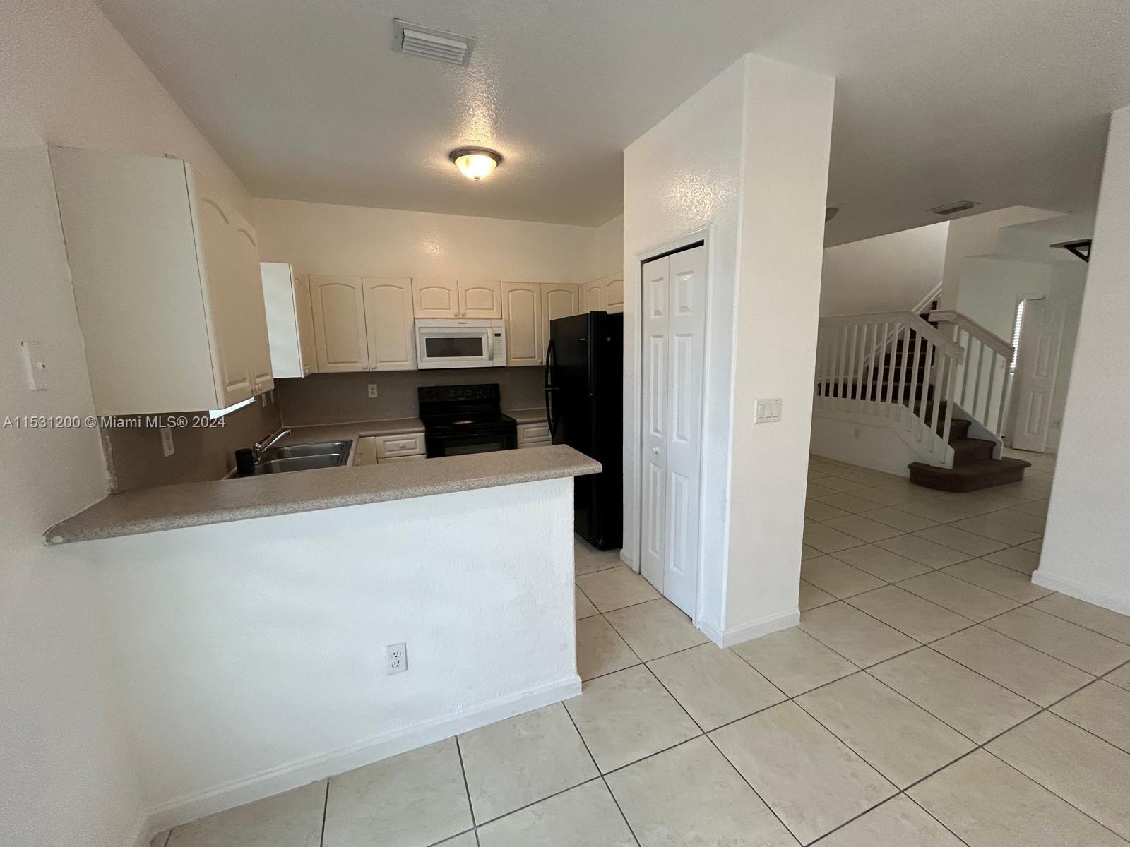1406 SE 26th Ct 311, Homestead, Florida 33035, 4 Bedrooms Bedrooms, ,3 BathroomsBathrooms,Residentiallease,For Rent,1406 SE 26th Ct 311,A11531200