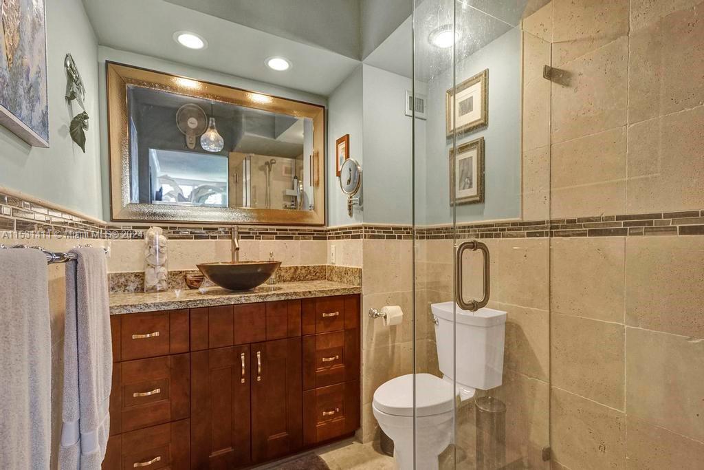 121 Golden Isles Dr 205, Hallandale Beach, Florida 33009, 2 Bedrooms Bedrooms, ,2 BathroomsBathrooms,Residentiallease,For Rent,121 Golden Isles Dr 205,A11531411