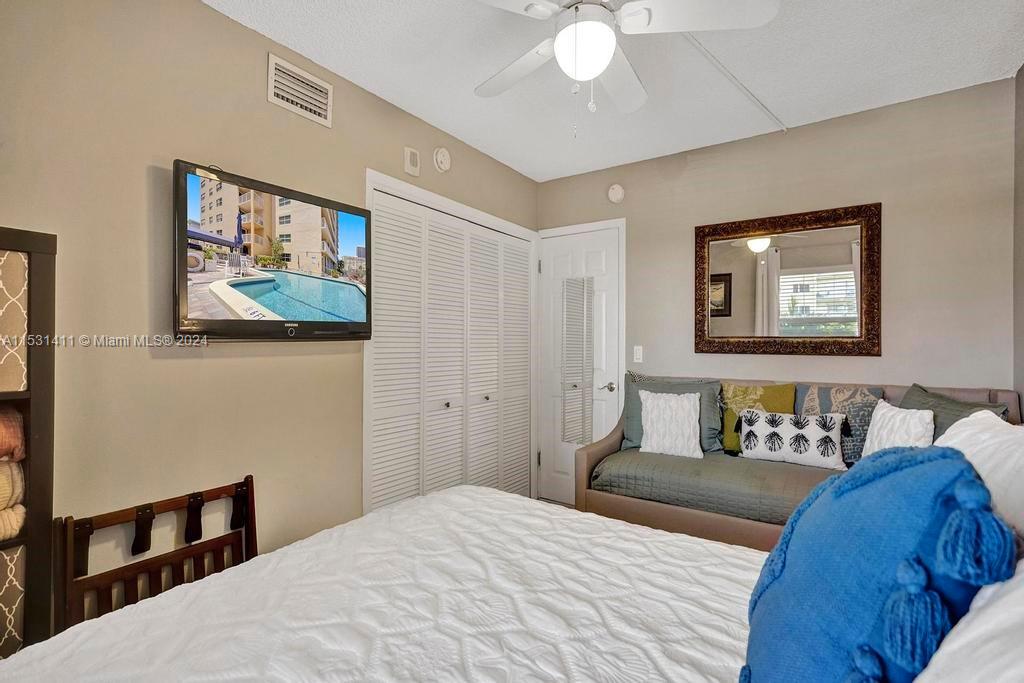 121 Golden Isles Dr 205, Hallandale Beach, Florida 33009, 2 Bedrooms Bedrooms, ,2 BathroomsBathrooms,Residentiallease,For Rent,121 Golden Isles Dr 205,A11531411