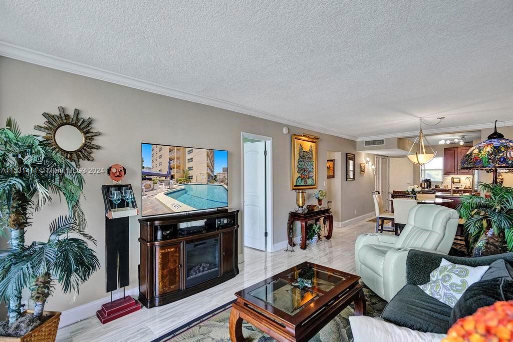 121 Golden Isles Dr 205, Hallandale Beach, Florida 33009, 2 Bedrooms Bedrooms, ,2 BathroomsBathrooms,Residentiallease,For Rent,121 Golden Isles Dr 205,A11531411