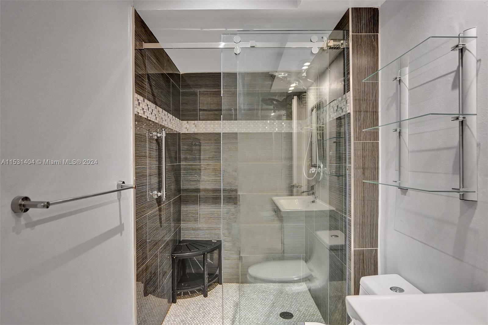 1600 S Ocean Dr 8J, Hollywood, Florida 33019, 2 Bedrooms Bedrooms, ,2 BathroomsBathrooms,Residentiallease,For Rent,1600 S Ocean Dr 8J,A11531404