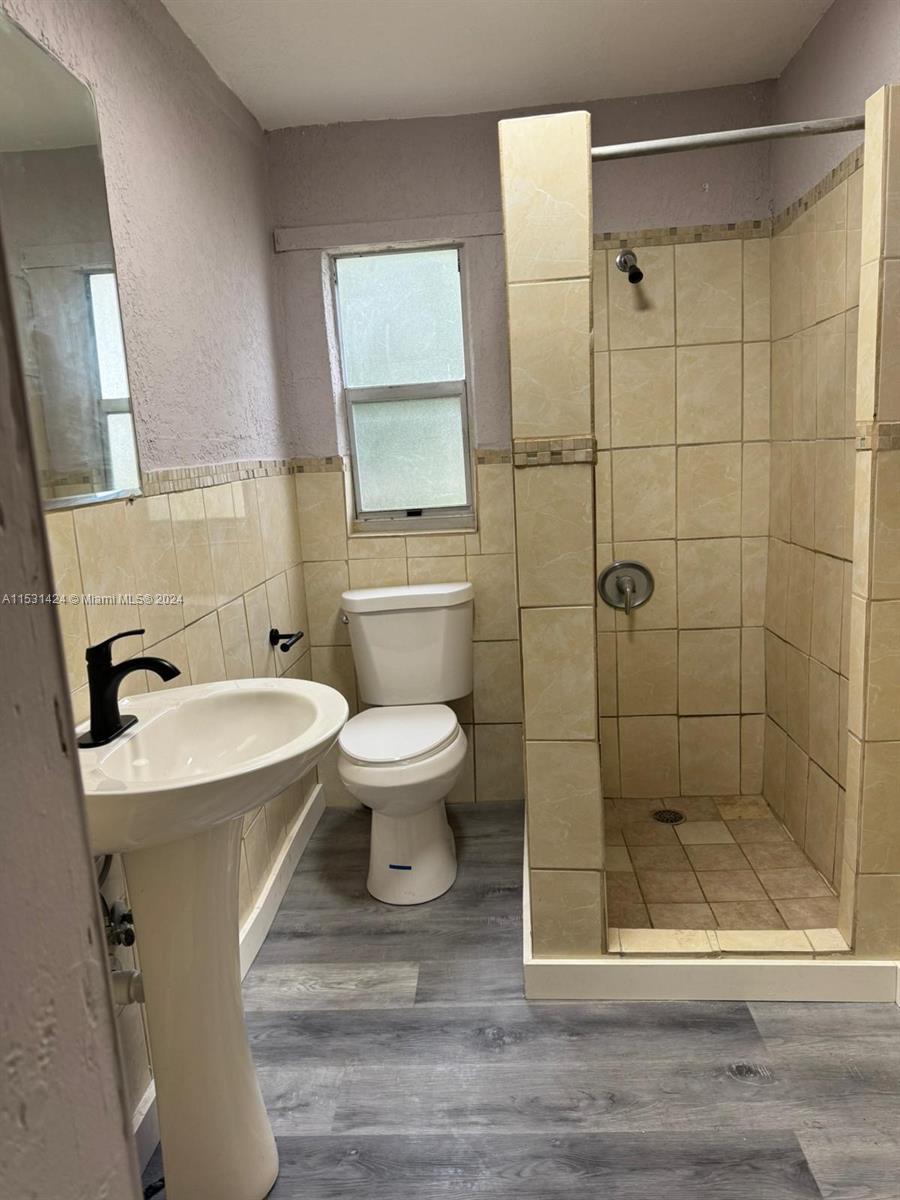400 NW 7th Ct 1, Hallandale Beach, Florida 33009, 4 Bedrooms Bedrooms, ,2 BathroomsBathrooms,Residentiallease,For Rent,400 NW 7th Ct 1,A11531424