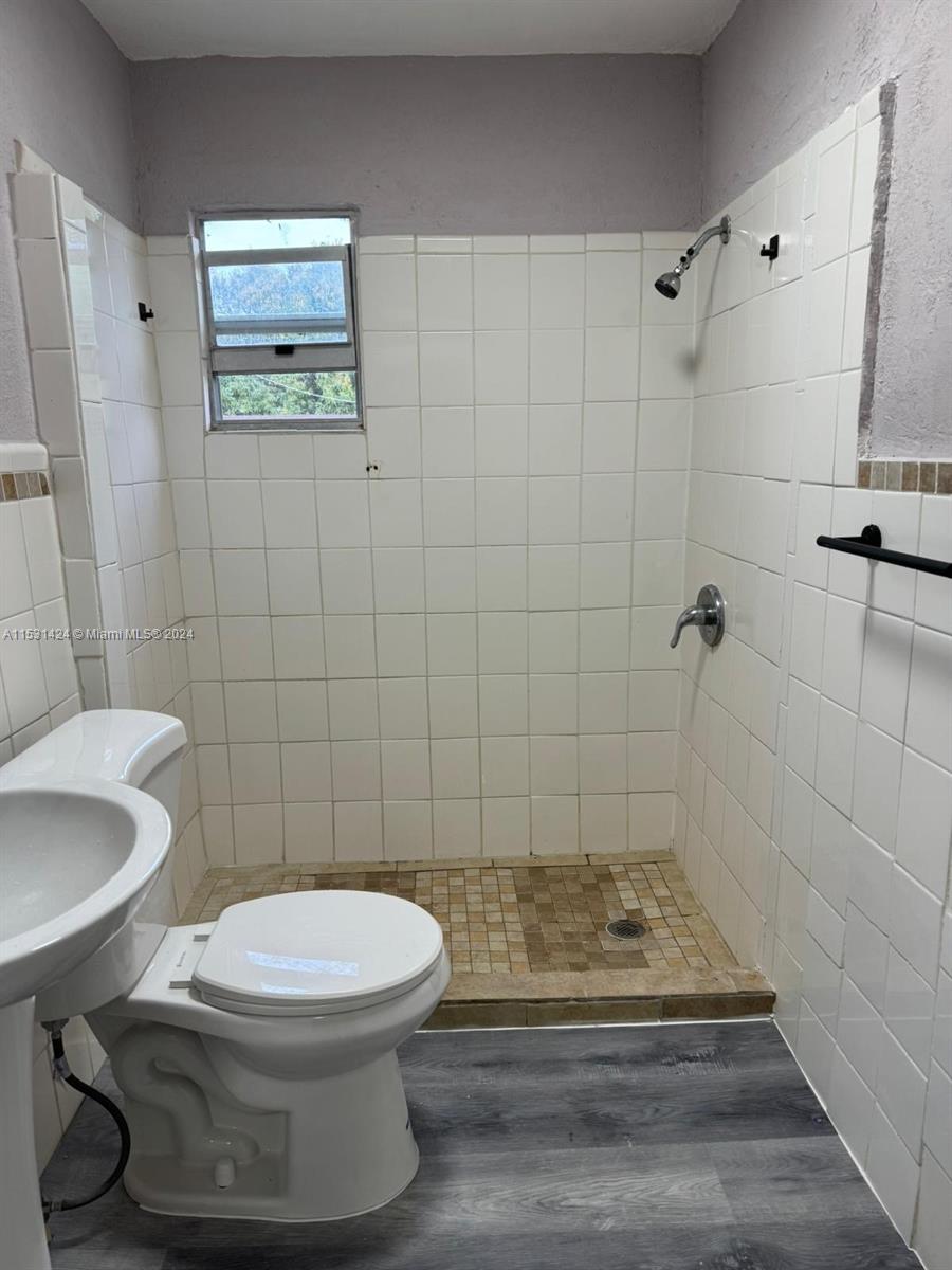 400 NW 7th Ct 1, Hallandale Beach, Florida 33009, 4 Bedrooms Bedrooms, ,2 BathroomsBathrooms,Residentiallease,For Rent,400 NW 7th Ct 1,A11531424