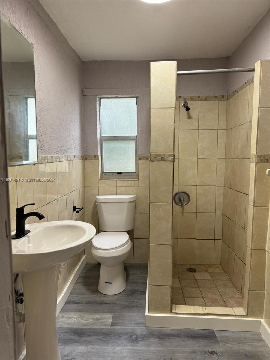 400 NW 7th Ct 1, Hallandale Beach, Florida 33009, 4 Bedrooms Bedrooms, ,2 BathroomsBathrooms,Residentiallease,For Rent,400 NW 7th Ct 1,A11531424