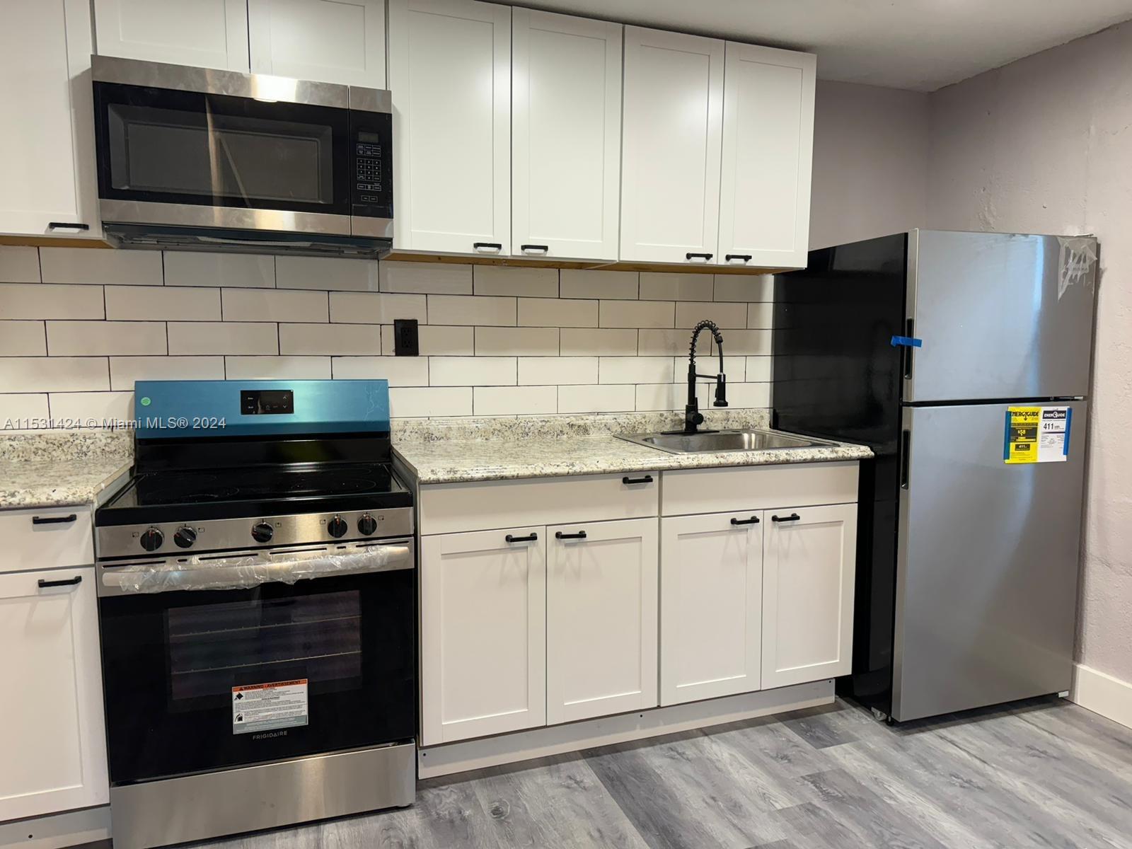 400 NW 7th Ct 1, Hallandale Beach, Florida 33009, 4 Bedrooms Bedrooms, ,2 BathroomsBathrooms,Residentiallease,For Rent,400 NW 7th Ct 1,A11531424