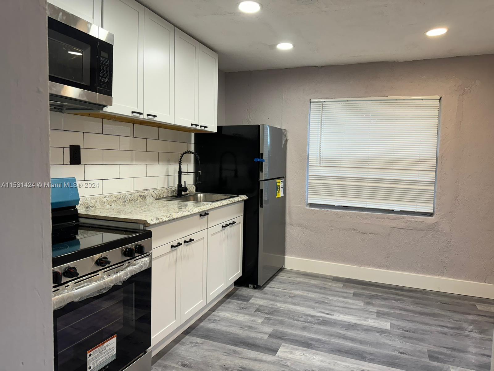 400 NW 7th Ct 1, Hallandale Beach, Florida 33009, 4 Bedrooms Bedrooms, ,2 BathroomsBathrooms,Residentiallease,For Rent,400 NW 7th Ct 1,A11531424