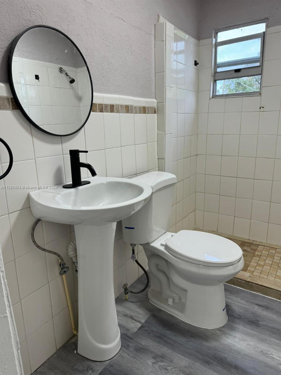 400 NW 7th Ct 1, Hallandale Beach, Florida 33009, 4 Bedrooms Bedrooms, ,2 BathroomsBathrooms,Residentiallease,For Rent,400 NW 7th Ct 1,A11531424