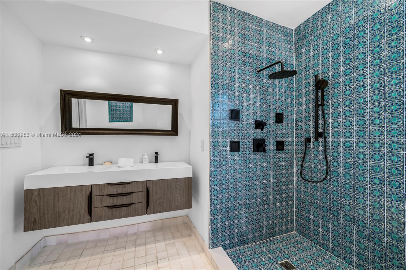 2111 Regatta Ave, Miami Beach, FL 33140, 4 Bedrooms Bedrooms, ,4 BathroomsBathrooms,Residential,For Sale,Regatta Ave,A11530953