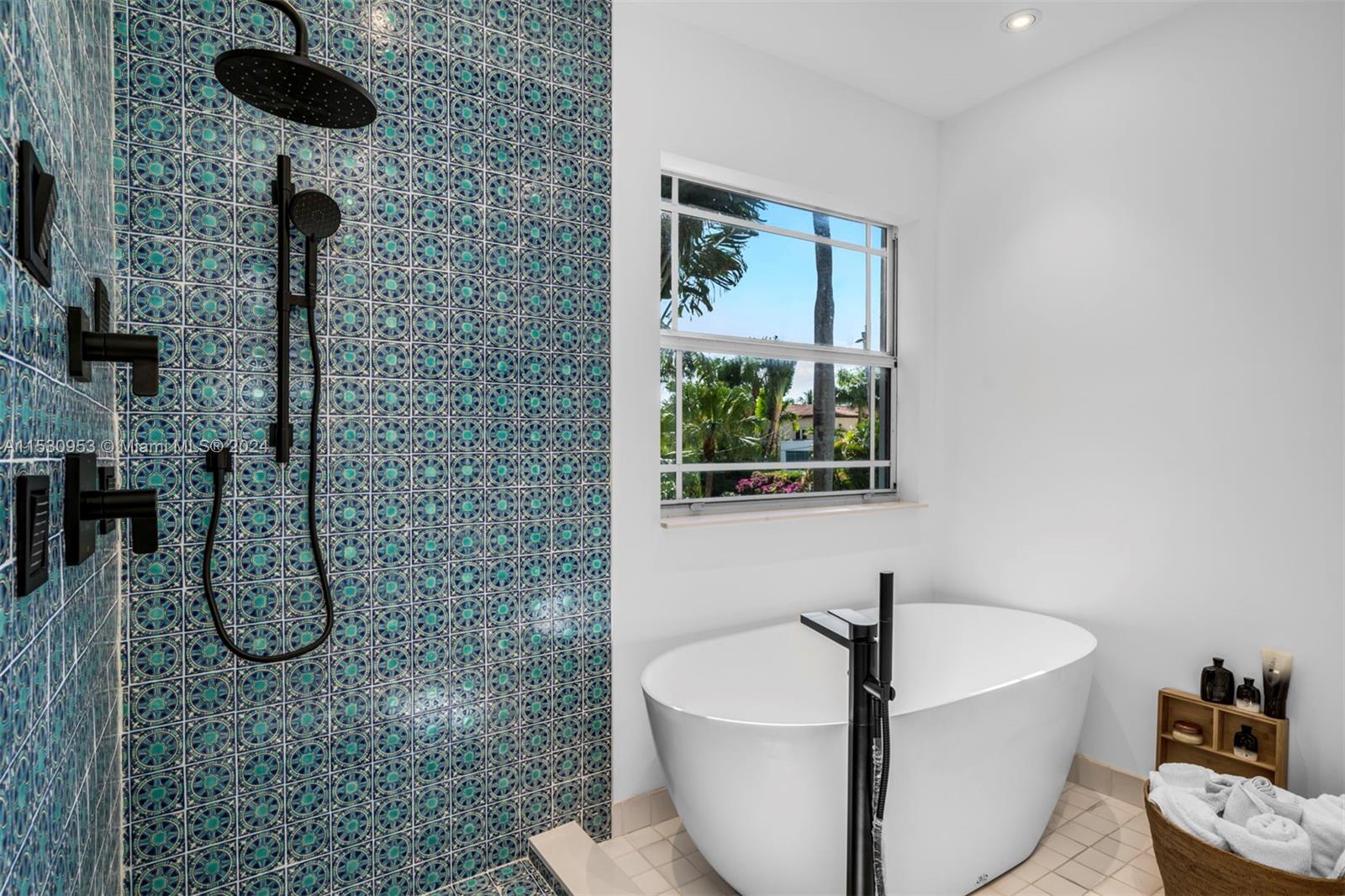 2111 Regatta Ave, Miami Beach, FL 33140, 4 Bedrooms Bedrooms, ,4 BathroomsBathrooms,Residential,For Sale,Regatta Ave,A11530953