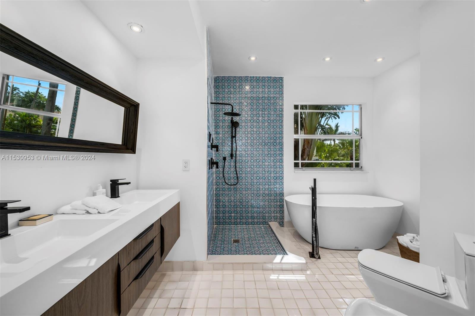 2111 Regatta Ave, Miami Beach, FL 33140, 4 Bedrooms Bedrooms, ,4 BathroomsBathrooms,Residential,For Sale,Regatta Ave,A11530953