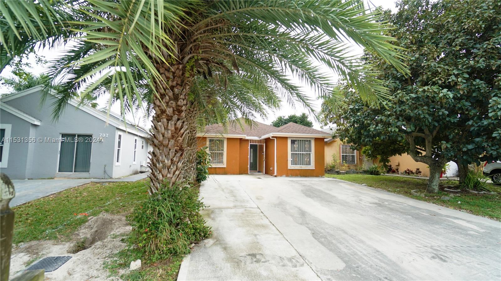 743 SW 10th St  For Sale A11531356, FL