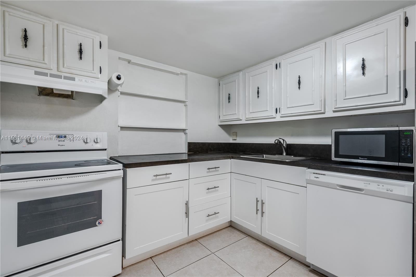 2000 Atlantic Shores Blvd 107, Hallandale Beach, Florida 33009, 2 Bedrooms Bedrooms, ,1 BathroomBathrooms,Residential,For Sale,2000 Atlantic Shores Blvd 107,A11531445