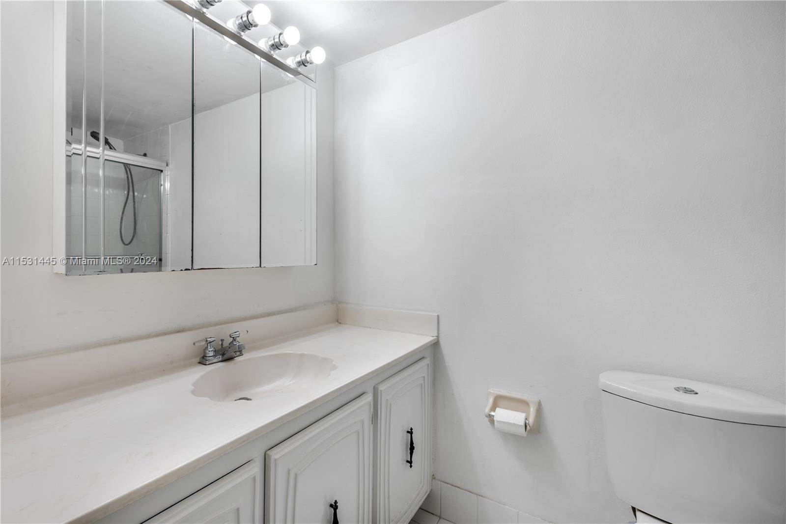 2000 Atlantic Shores Blvd 107, Hallandale Beach, Florida 33009, 2 Bedrooms Bedrooms, ,1 BathroomBathrooms,Residential,For Sale,2000 Atlantic Shores Blvd 107,A11531445