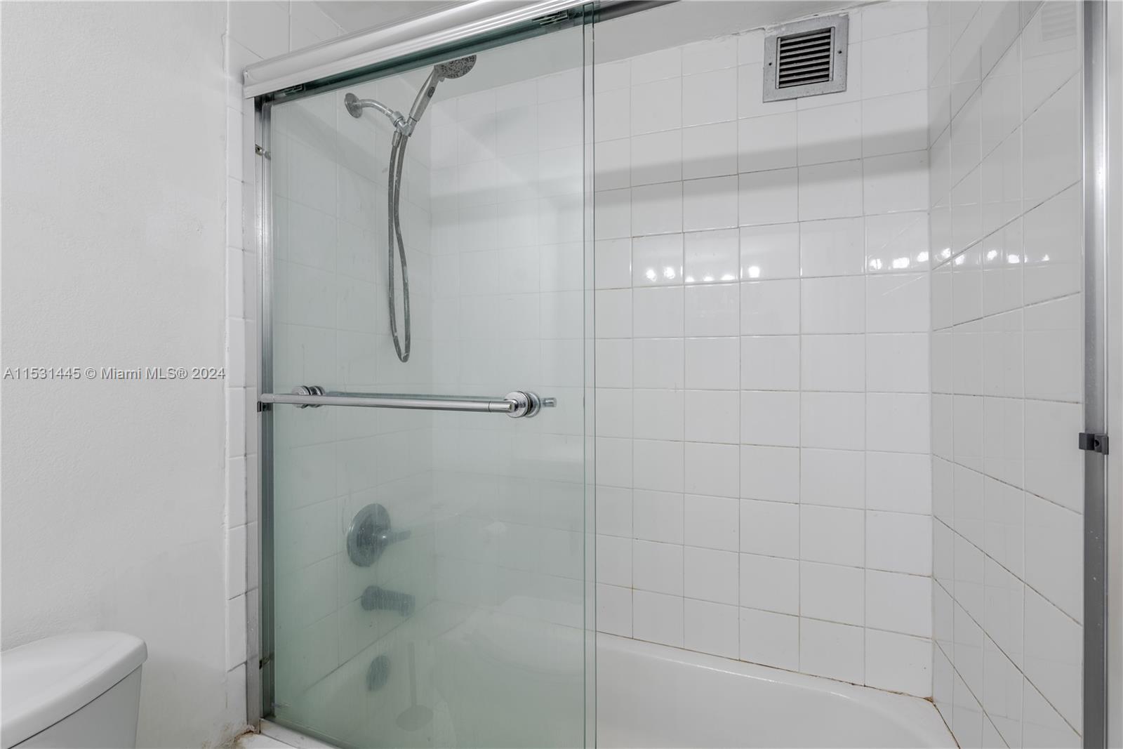 2000 Atlantic Shores Blvd 107, Hallandale Beach, Florida 33009, 2 Bedrooms Bedrooms, ,1 BathroomBathrooms,Residential,For Sale,2000 Atlantic Shores Blvd 107,A11531445