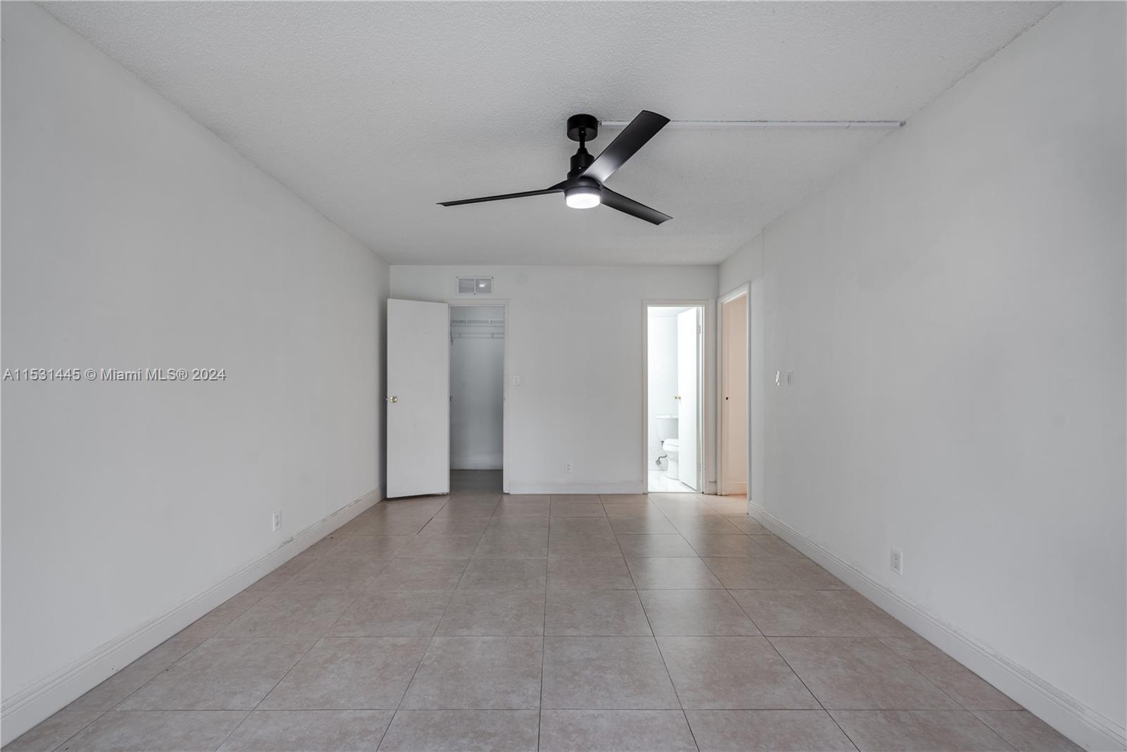 2000 Atlantic Shores Blvd 107, Hallandale Beach, Florida 33009, 2 Bedrooms Bedrooms, ,1 BathroomBathrooms,Residential,For Sale,2000 Atlantic Shores Blvd 107,A11531445