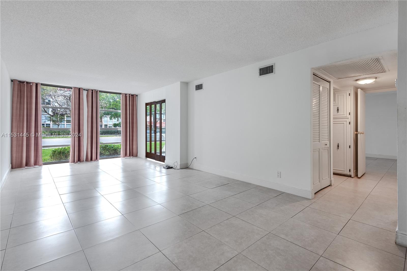 2000 Atlantic Shores Blvd 107, Hallandale Beach, Florida 33009, 2 Bedrooms Bedrooms, ,1 BathroomBathrooms,Residential,For Sale,2000 Atlantic Shores Blvd 107,A11531445