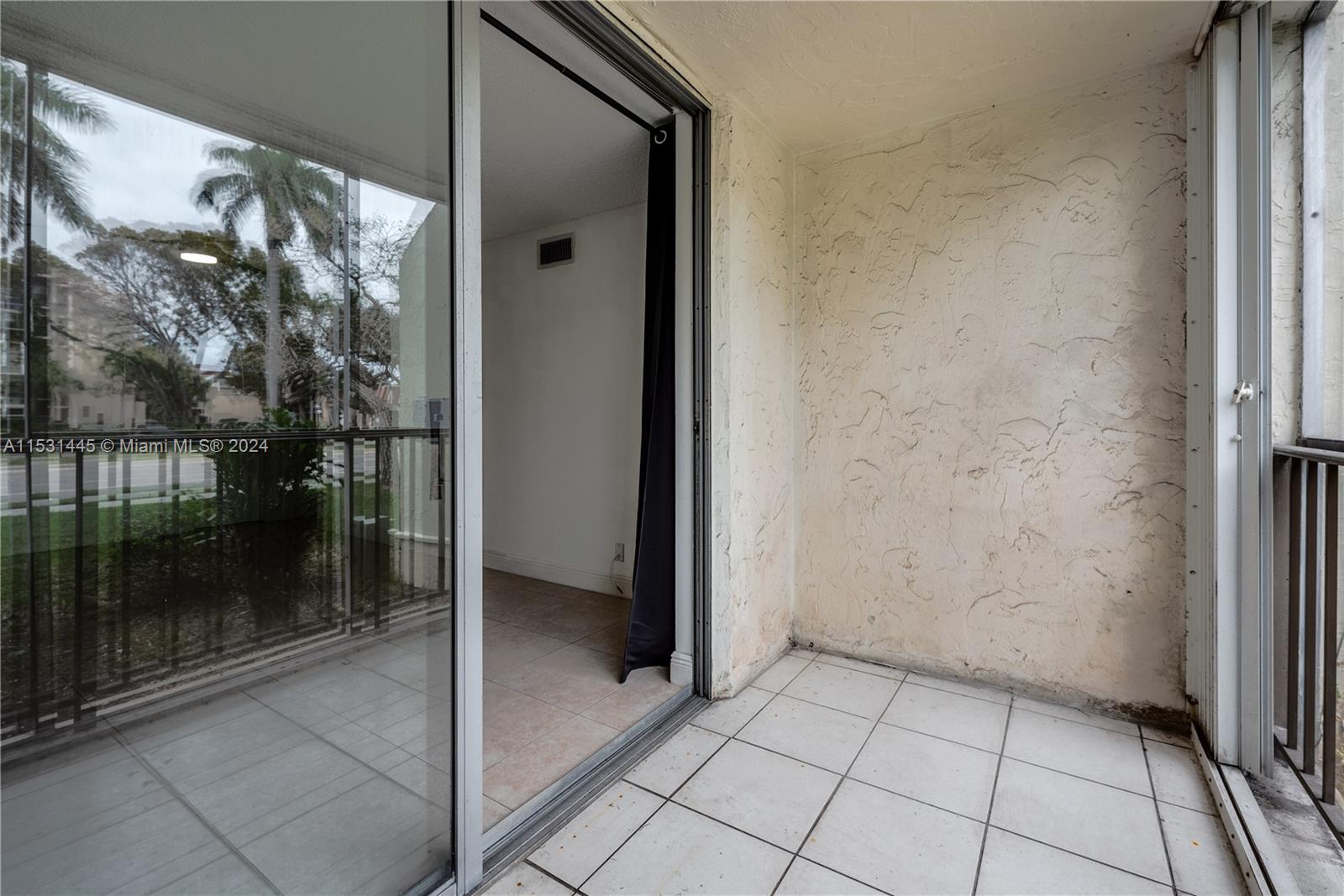 2000 Atlantic Shores Blvd 107, Hallandale Beach, Florida 33009, 2 Bedrooms Bedrooms, ,1 BathroomBathrooms,Residential,For Sale,2000 Atlantic Shores Blvd 107,A11531445