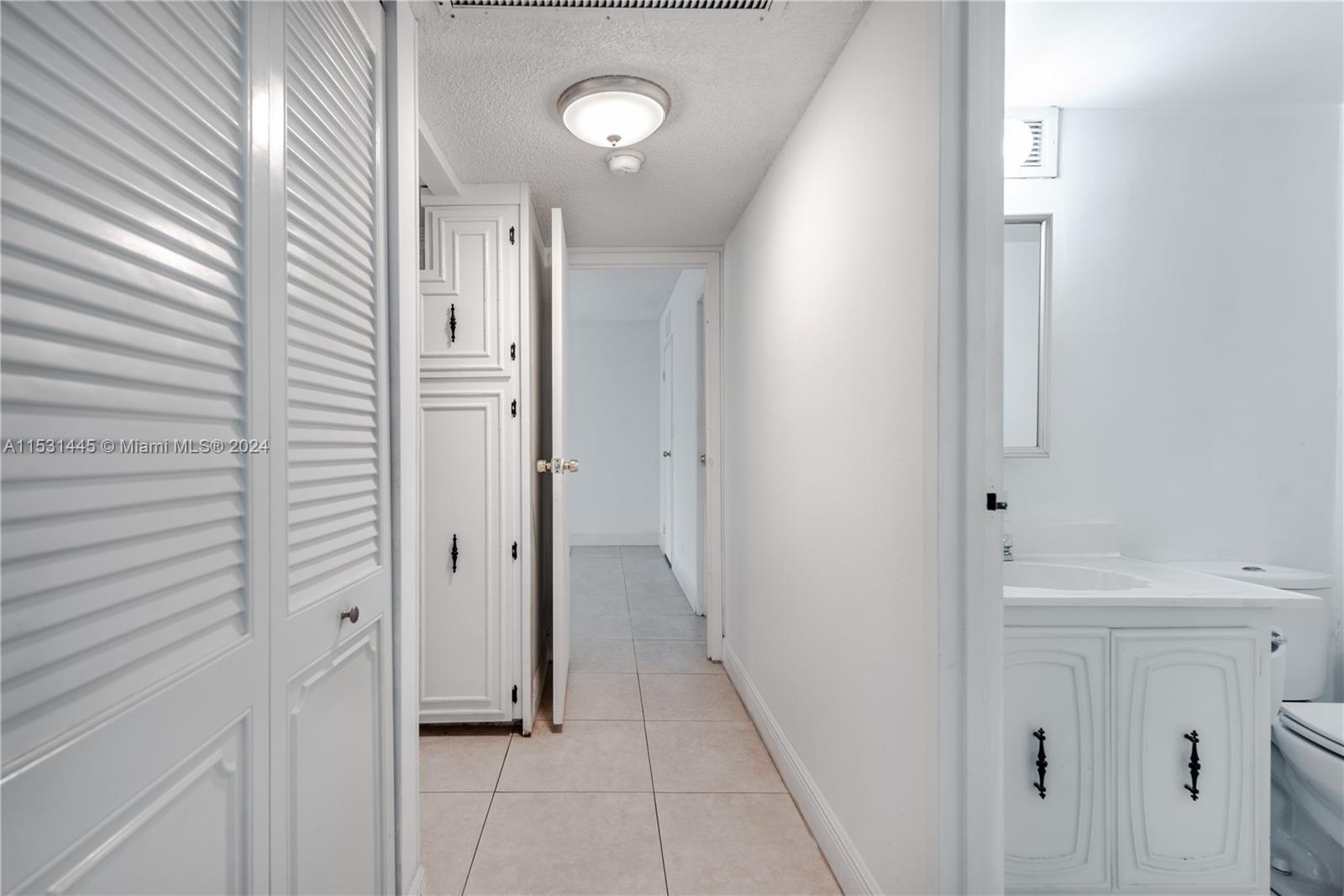 2000 Atlantic Shores Blvd 107, Hallandale Beach, Florida 33009, 2 Bedrooms Bedrooms, ,1 BathroomBathrooms,Residential,For Sale,2000 Atlantic Shores Blvd 107,A11531445